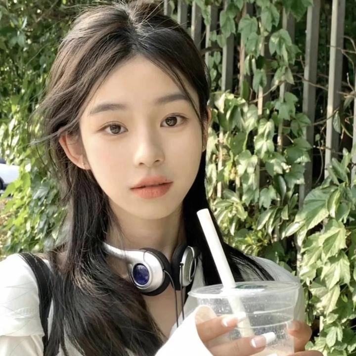 她的人生没有错 封面